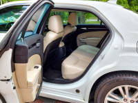 Премиум класс Chrysler 300c 2020г.в 350/час белый салон, панорамная крыша...