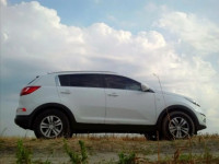 Аренда прокат беленького авто KIA SPORTAGE с отличным водителем Киев