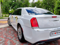 Премиум класс Chrysler 300c 2020г.в 350/час белый салон, панорамная крыша...
