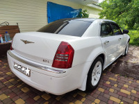 Самый красивый авто на свадьбу.Белоснежный Крайслер 300с.